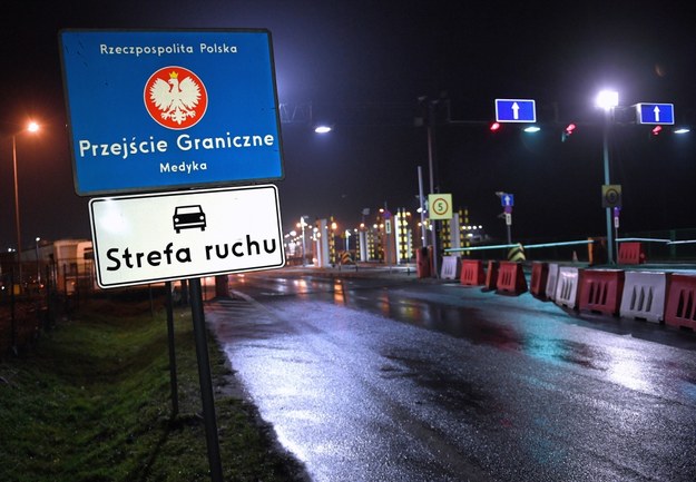 Odblokowane przejście graniczne w Krościenku na Podkarpaciu. Problemy na pozostałych /Darek Delmanowicz /PAP