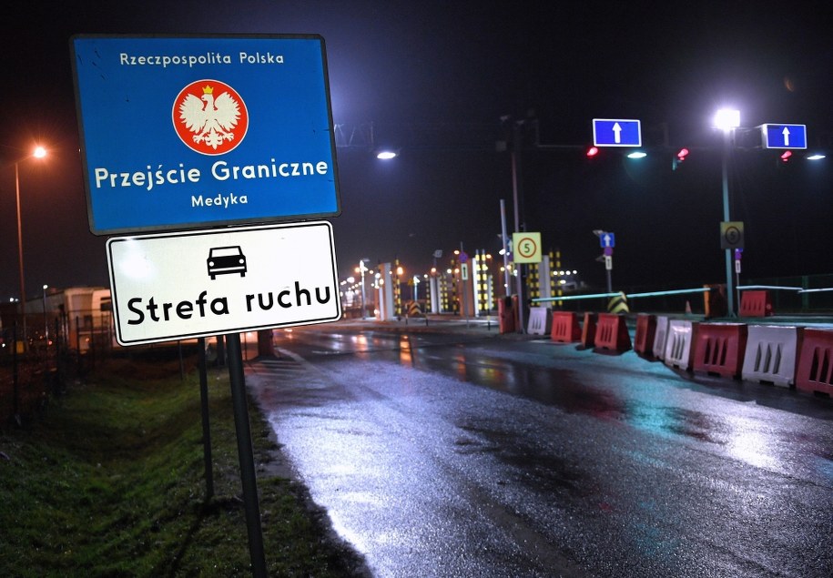 Odblokowane przejście graniczne w Krościenku na Podkarpaciu. Problemy na pozostałych /Darek Delmanowicz /PAP