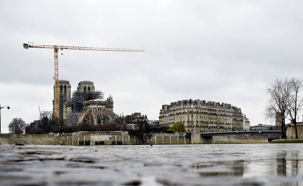 Odbudowa katedry Notre-Dame. Pierwsze zwycięstwo zwolenników tradycji