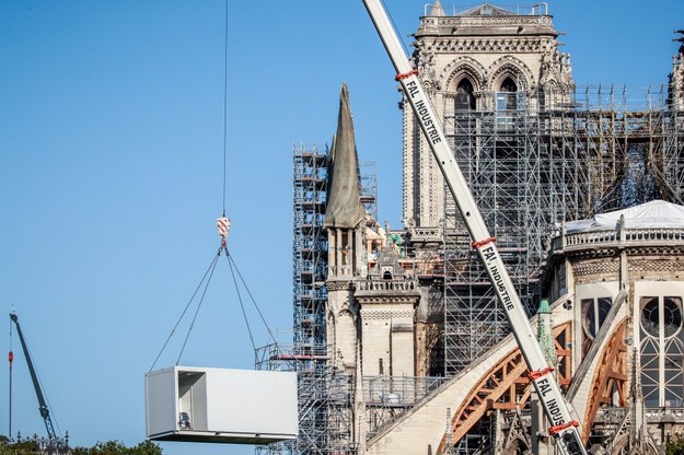 Odbudowa katedry Notre Dame w Paryżu /CHRISTOPHE PETIT TESSON /PAP/EPA
