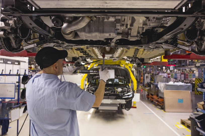 Odbudowa rynku motoryzacyjnego potrwa lata /Getty Images