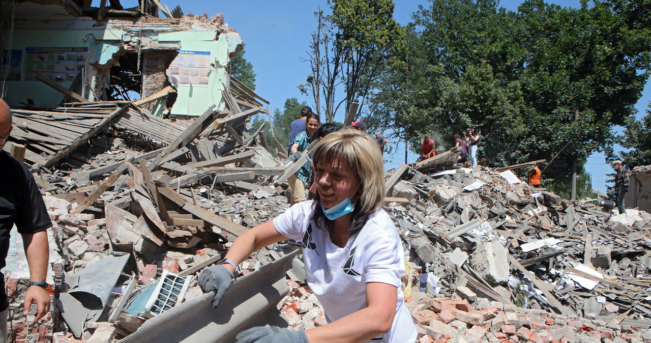 Odbudowa Ukrainy to wielkie wyzwanie - także dla Polski. Na zdj. zniszczenia w Lubotynie /Vyacheslav Madiyevskyy /East News