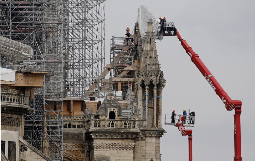 Odbudowa zniszczonej katedry /Chesnot /Getty Images