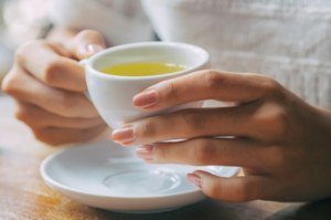 Odchudza, uspokaja, chroni przed demencją. 12 właściwości herbaty imbirowej