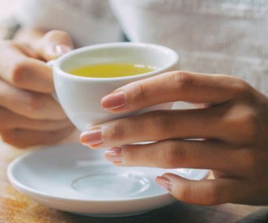 Odchudza, uspokaja, chroni przed demencją. 12 właściwości herbaty imbirowej