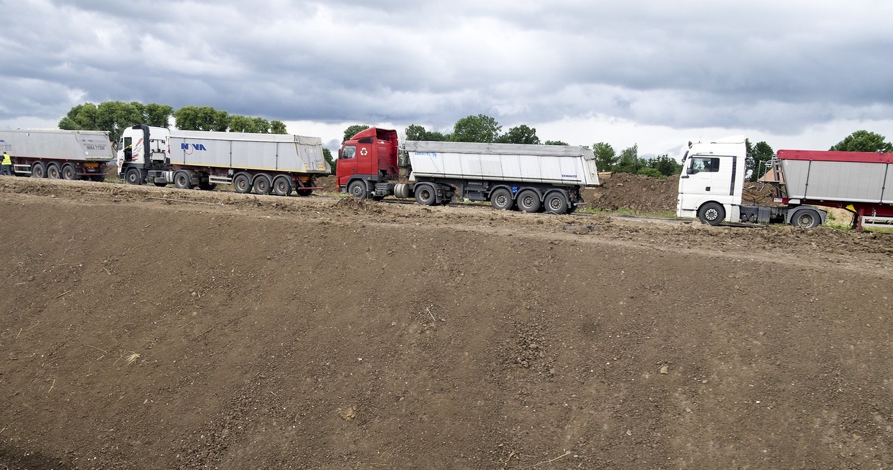 Odcinek drogi S16 ma mieć 74 km długości /Marek Michalak /East News