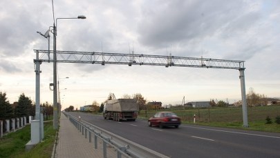 Odcinkowy pomiar prędkości na "pół gwizdka". Z prawie 30 kamer działają jedynie… cztery 