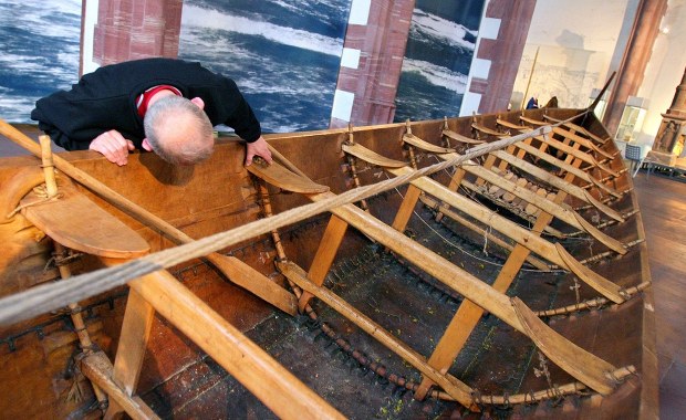 Odcisk palca, żywica sosnowa. Fascynująca zagadka morskich najeźdźców z przeszłości