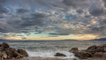 Oddaj kamyki zabrane z plaży albo zapłacisz karę. Nowe przepisy w Kornwalii