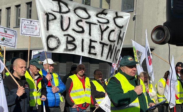 ​"Oddajcie pieniądze!". Związkowcy przed siedzibą Holdingu KW