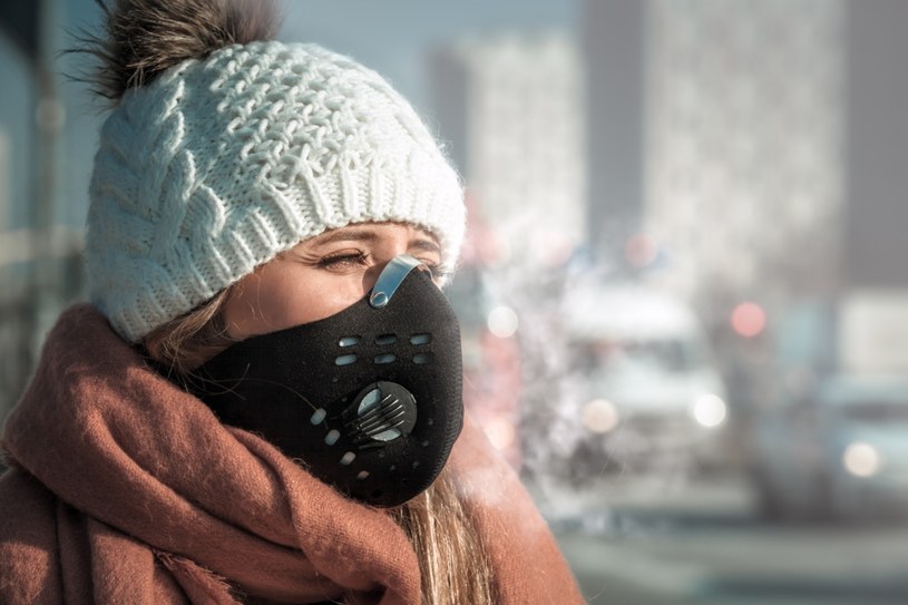 Oddychanie zanieczyszczonym powietrzem wpływa na cały organizm /123RF/PICSEL