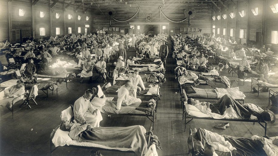 Oddział pierwszej pomocy w szpitalu wojskowym w Fort Riley (stan Kansas, USA, 1918) /Picture-alliance/National Museum of Health and Medicine /