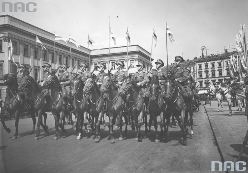 Oddział przedwojennej polskiej kawalerii: Zdjęcie z 1939 roku /Z archiwum Narodowego Archiwum Cyfrowego