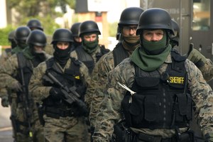 Oddział SWAT wkroczył do domu niewinnych ludzi. Zawiniła aplikacja Apple