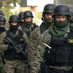 Oddział SWAT wkroczył do domu niewinnych ludzi. Zawiniła aplikacja Apple