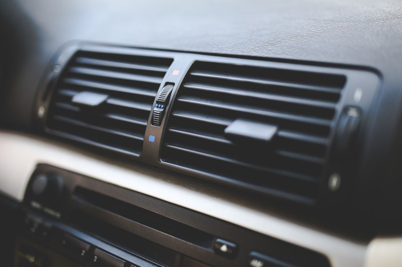 Odgrzybianie klimatyzacji w samochodzie powinniśmy wykonywać przynajmniej raz w roku /Pixabay /Informacja prasowa