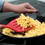 Odkąd odkryłam azjatycką jajecznicę, robię ją kilka razy w tygodniu. Zachwyca smakiem