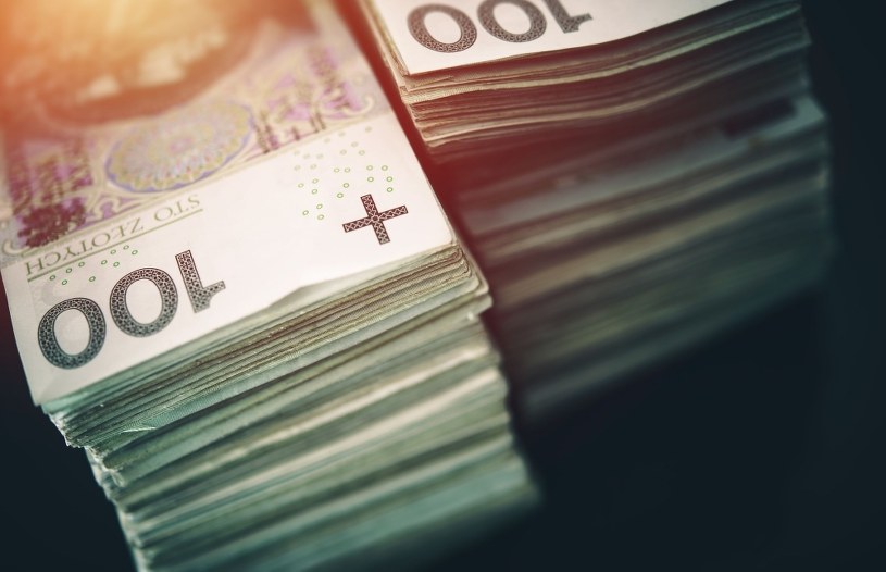Odkładaj tygodniowo taką sumę, a zostaniesz milionerem. Kwota zaskakuje 