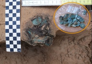 Odkopali prawdziwy skarb. To bezcenne śląskie brakteaty z lat 1250-1300