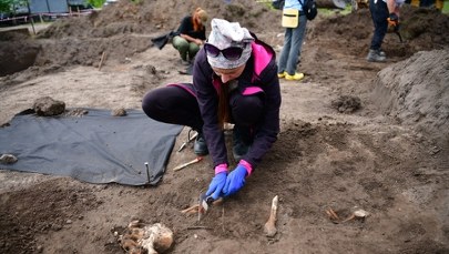 Odkrycie masowych grobów w Hucie Pieniackiej. Wstrząsające znaleziska na Ukrainie
