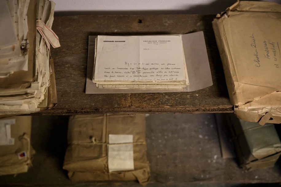 Odkrycie na strychu biblioteki miejskiej w Besancon /ARNAUD FINISTRE /East News/AFP