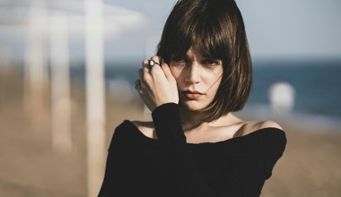 Odkryj magiczny potencjał odwróconego i long boba! Sprawdź komu pasują te modne fryzury