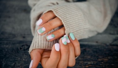 Odkryj najmodniejsze kolory paznokci 2026. Który odcień wybierzesz na nowy sezon?