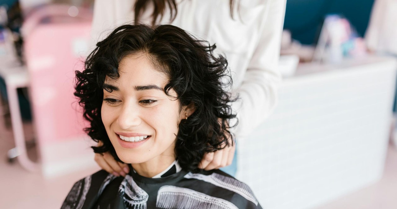 Odkryj półkrótkie fryzury, które łączą klasę z praktycznością /RDNE Stock project /Pexels.com