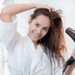 Odkryj sekret zimnego nawiewu. Jak poprawić kondycję włosów suszarką?