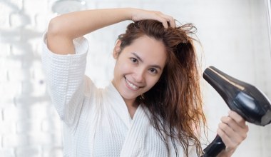 Odkryj sekret zimnego nawiewu. Jak poprawić kondycję włosów suszarką?