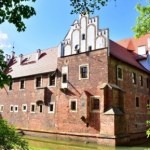 Odkryj zamek na wodzie w Wojnowicach. Weekendowa atrakcja niedaleko Wrocławia