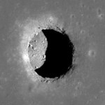 Lunar Reconnaissance Orbiter Odkryli ogromne i głębokie jaskinie na Księżycu. Pojawi się tam życie