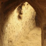 Odkryli średniowieczny tunel w sercu neolitycznego cmentarzyska