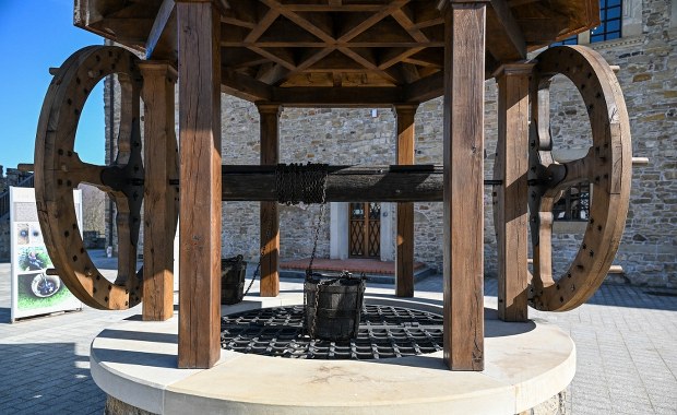 Odkryli to na dnie studni w Sanoku. Prawda o tajnym tunelu zaskakuje