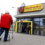 Odkryliśmy błąd w systemie kaucyjnym. Producent odpowiada Biedronce