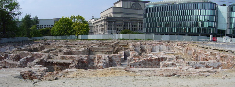Odkryte fundamenty Pałacu Saskiego /PawełMM/CC BY-SA 3.0 /Wikimedia