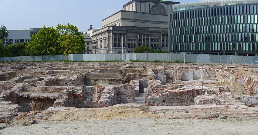 Odkryte fundamenty Pałacu Saskiego /PawełMM/CC BY-SA 3.0 /Wikimedia