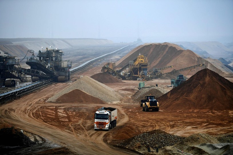 Odkrywkowa kopalnia węgla brunatnego niemieckiego giganta energetycznego RWE w Garzweiler w zachodnich Niemczech /Ina Fassbender /AFP
