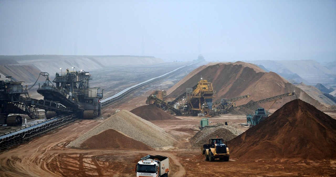 Odkrywkowa kopalnia węgla brunatnego niemieckiego giganta energetycznego RWE w Garzweiler w zachodnich Niemczech /Ina Fassbender /AFP