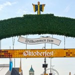 Odkurzacz, wózek inwalidzki i setki telefonów. Biuro rzeczy znalezionych na Oktoberfest ma ręce pełne roboty