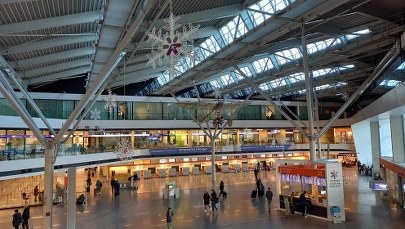 Odlotowa iluminacja świąteczna na lotnisku Chopina