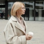 modne fryzury Odmień swój wizerunek po 40-tce. Odmłodzisz się i zakryjesz pierwszą siwiznę