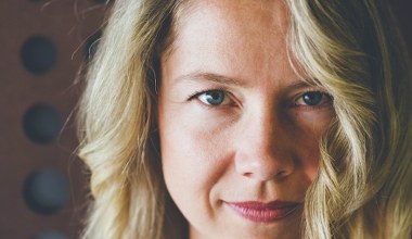 Odmładzające fryzury po 50. roku życia. Przywrócą objętość nawet cienkim włosom