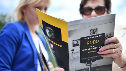 Odmowa podania danych po kolizji i zamknięty cmentarz, czyli RODO w oparach absurdu