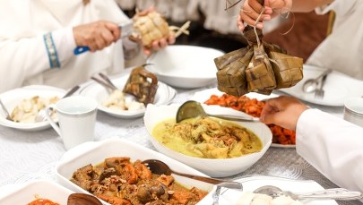 Odmówiła muzułmańską formułkę i zjadła wieprzowinę. Została skazana 