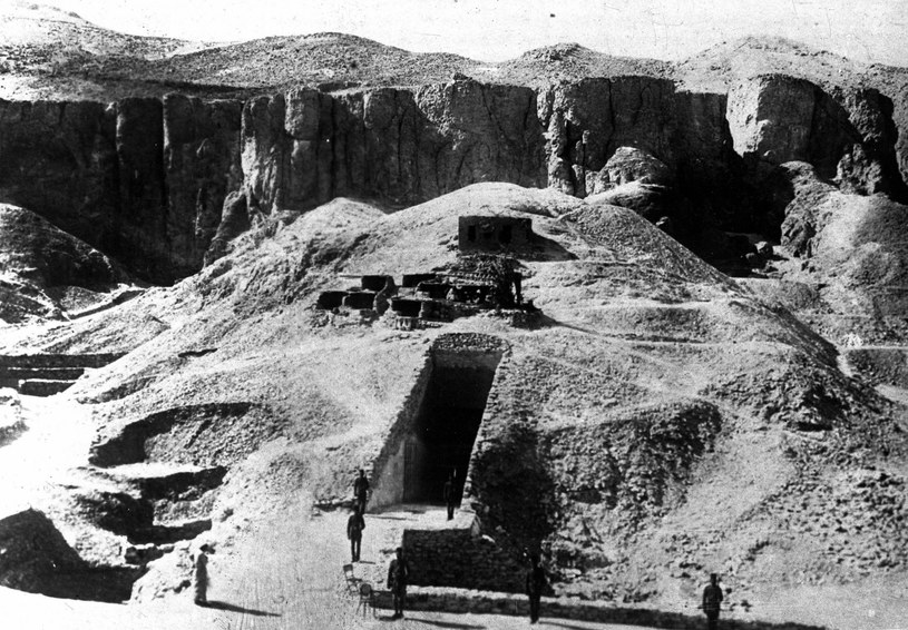 Odnalezienie grobowca Tutanchamona było wielkim odkryciem, jednak archeologom nie udało się znaleźć odpowiedzi na wszystkie pytania... /East News