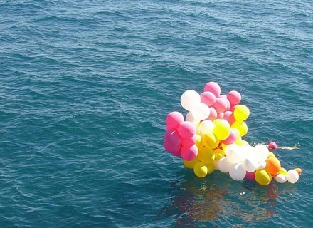 Odnalezione baloniki 50 kilometrów od brzegu południowej Brazylii, 22 kwietnia 2008 /AFP