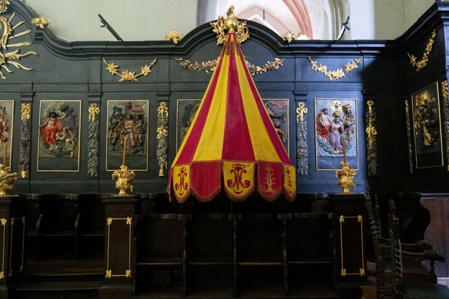 Odnalezione umbraculum z gdańskiej bazyliki otwarte w czasie sede vacante /Piotr Hukało /East News