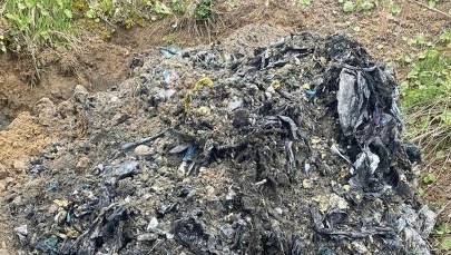 Odpady nielegalnie składowane w kopalni piasku