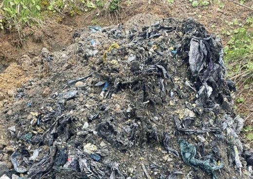 Odpady znalezione przez służby /Policja Mazowiecka  /Policja